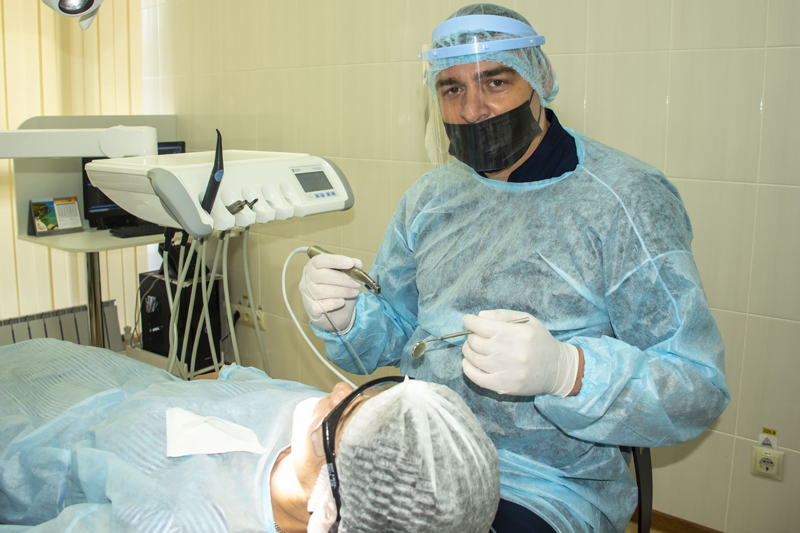 Стоматология клиники Uniserv Medical Center – здоровые и красивые зубы без боли и страха