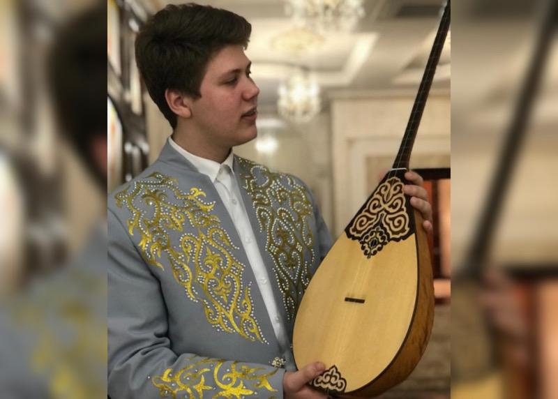 «Как вам версия на домбре?» - парень из Казахстана исполнил песню Аллы Пугачевой