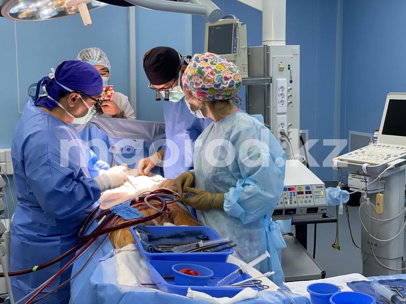Пять сложных операций на сердце провели столичные кардиологи в Атырау