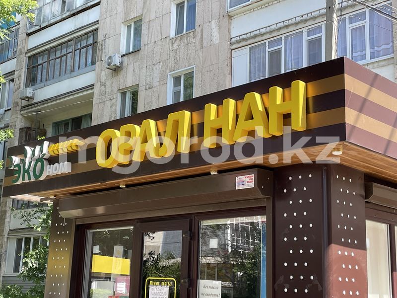 Продавцы рассказали о нелегальной работе в хлебных киосках Уральска