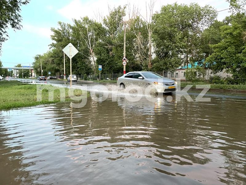 400 абонентов остались без воды в Уральске