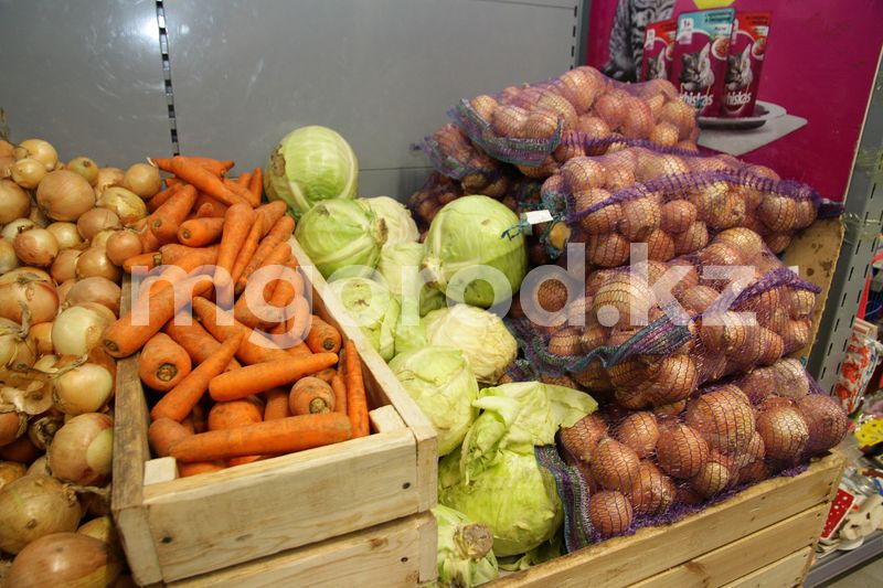 Житель Уральска унес из магазина продукты на 23 тысячи тенге, не заплатив за них