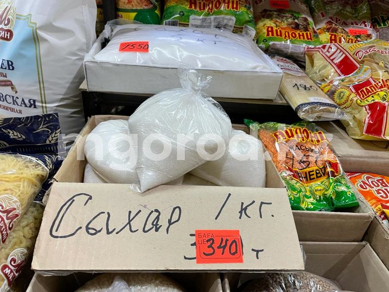 Вслед за картошкой и подсолнечным маслом в ЗКО подорожал сахар