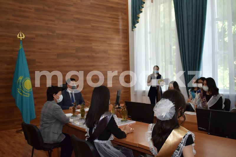 25 выпускников из Бурлинского района стали обладателями «Алтын белги»