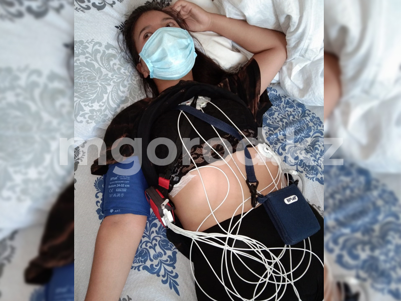 Беру лекарства в долг, а обед делим на двоих - мама больной девочки из Уральска