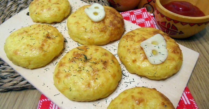 Что приготовить из оставшегося картофельного пюре? Рецепт хрустящих кексов снаружи и нежных внутри