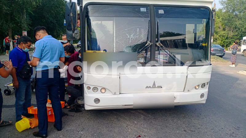 Пассажирский автобус сбил пешехода в Уральске