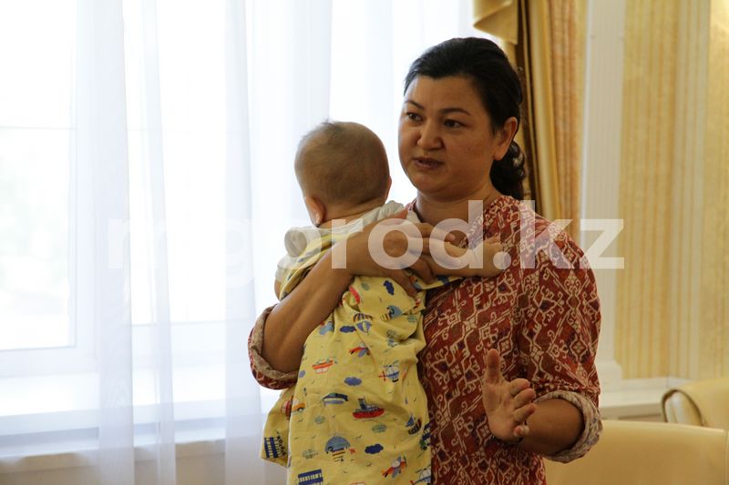 Родители учеников пришли к акимату Уральска с требованием вернуть школьные автобусы