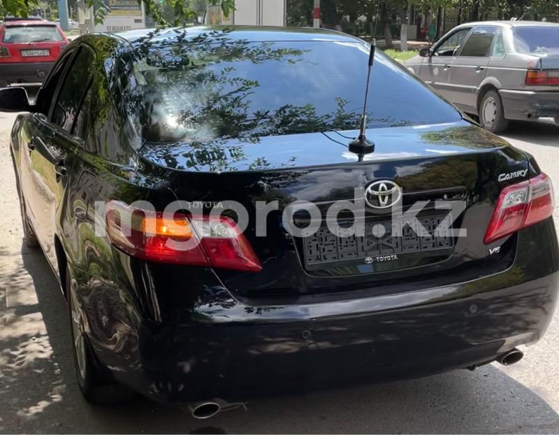Полицейский на Camry за езду без госномеров в Уральске отделался штрафом