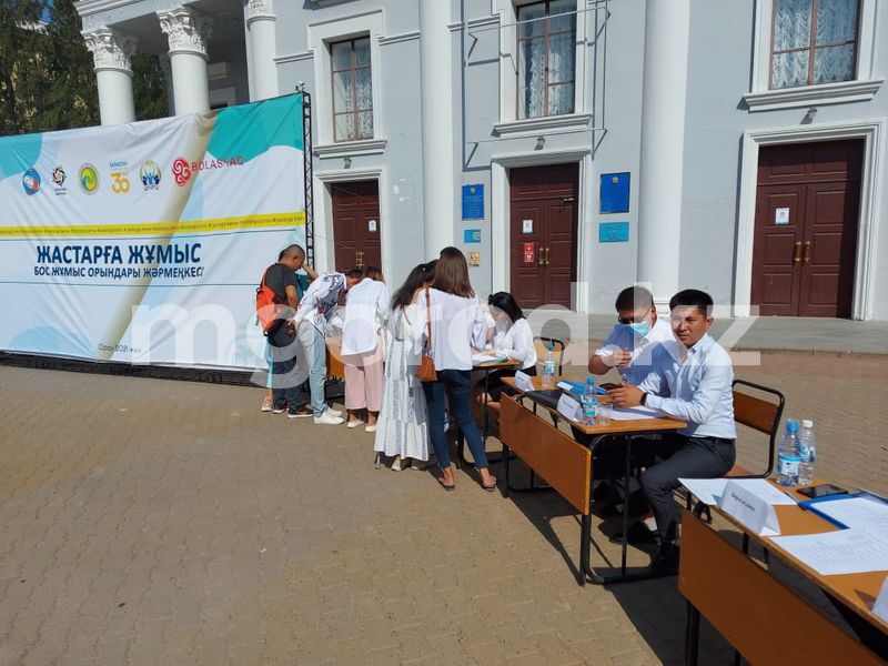 Молодежную ярмарку вакансий провели в Уральске