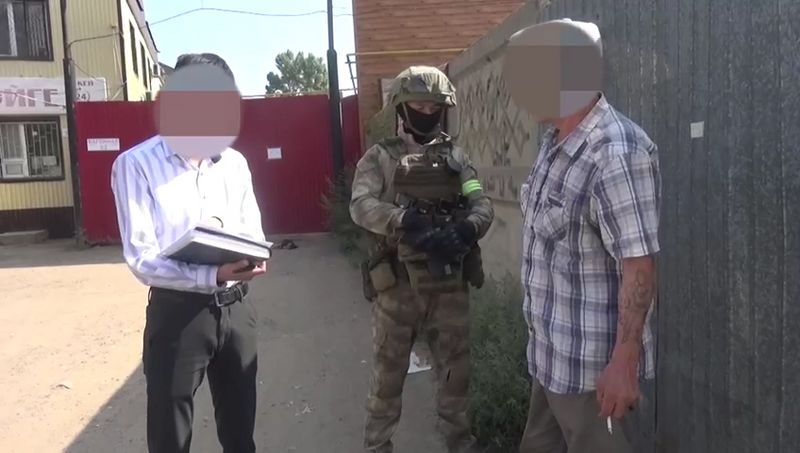 Мужчина торговал наркотиками возле сауны в Уральске