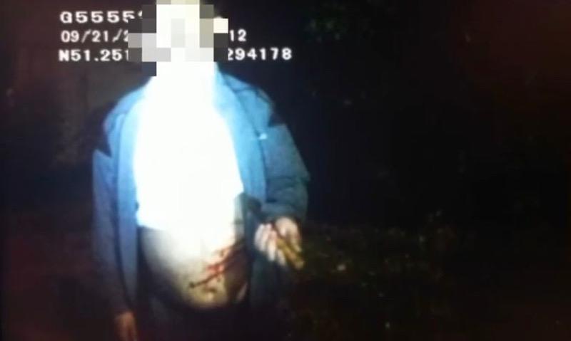В ЗКО мужчина порезал себя ножом. Попытка суицида попала на видео