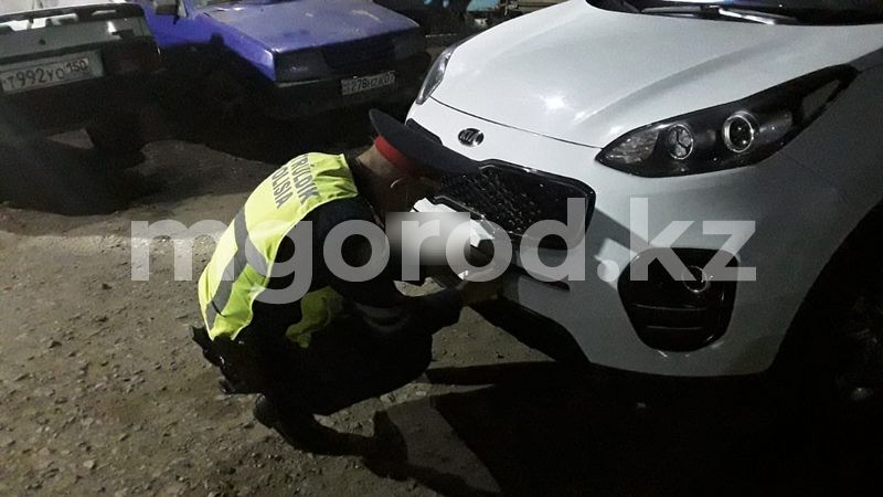 Водитель акимата ЗКО ездил на служебном авто с подложными номерами