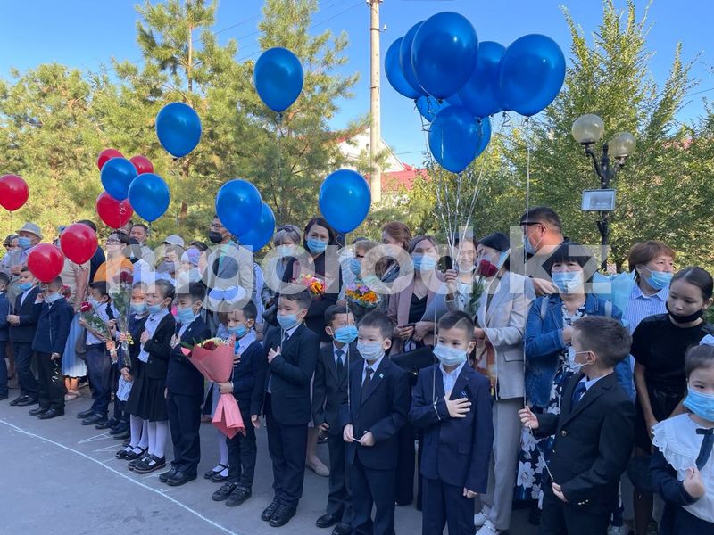 Торжественная линейка для первоклашек прошла в школах Уральска