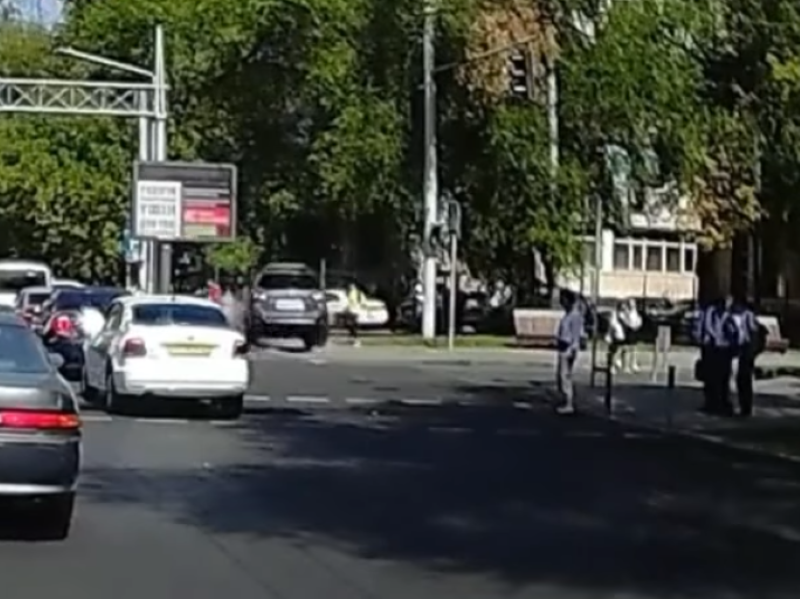Водитель под наркотиками сбил пешехода на бордюре в Алматы