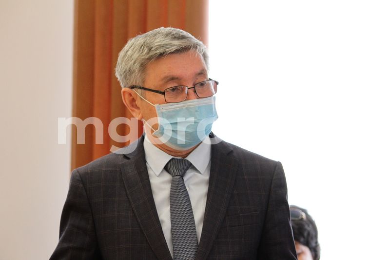 Чиновника из Уральска наказали за слова «Бесит уже, на» в прямом эфире