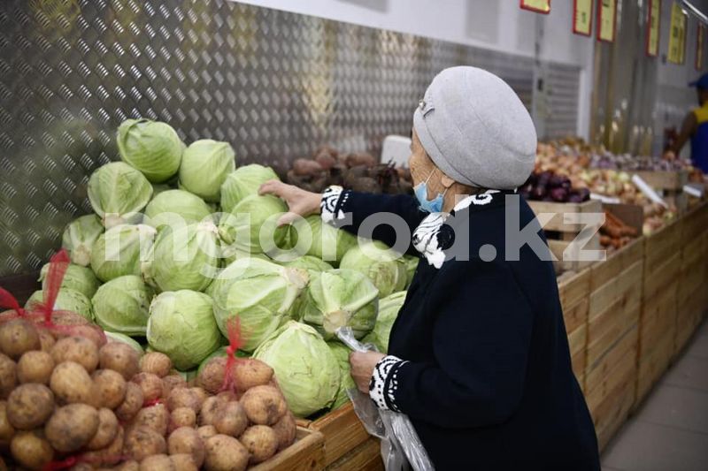 Карту для покупки продуктов питания со скидкой планируют ввести в супермаркете Уральска