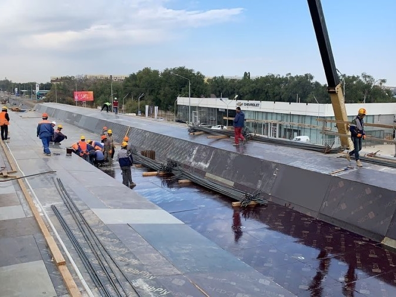 Развязку на «Алтын Орде» в Алматы в срок не сдадут, несмотря на круглосуточную работу