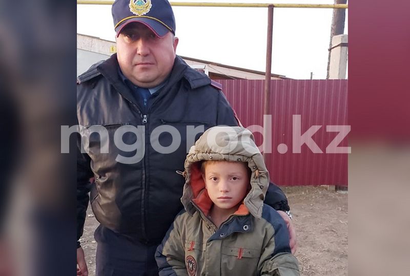 Уснул на чужом сеновале: всю ночь искали пропавшего ребёнка в ЗКО