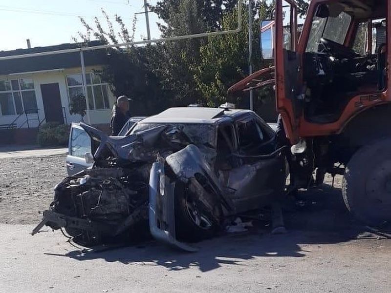 Один человек погиб и двое пострадали в массовом ДТП под Алматы