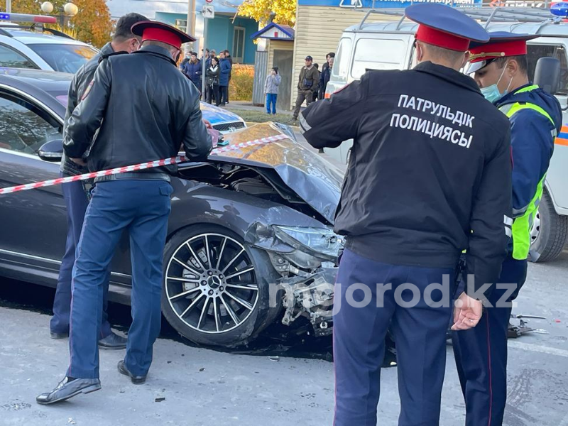 Смертельное ДТП в Уральске: депутаты возмутились, что водитель Mercedes на свободе