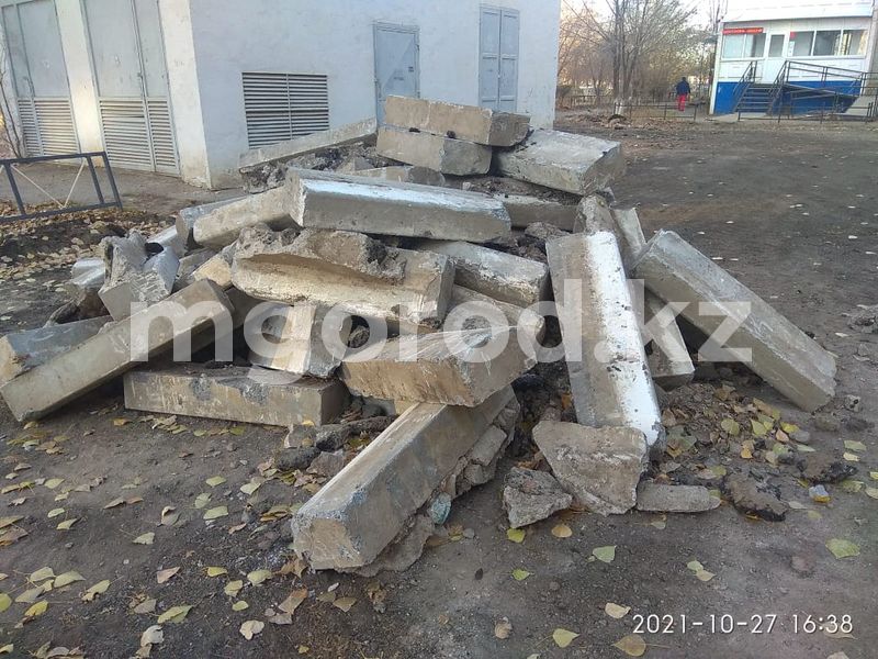 Пролежали всего пять лет: жителей Аксая возмутила смена бордюров