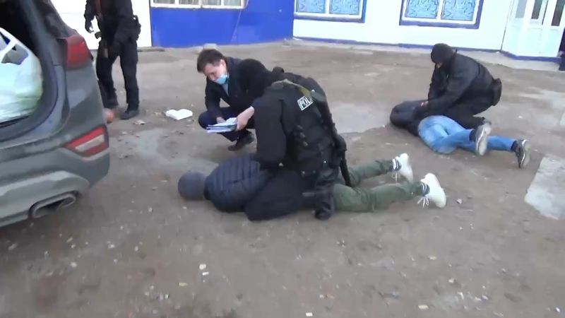 Угрожали физическим насилием: вымогателей задержали в Уральске