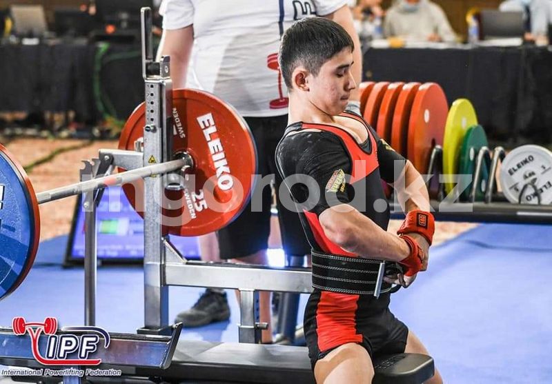 Фельдшер из Уральска стал чемпионом мира по пауэрлифтингу