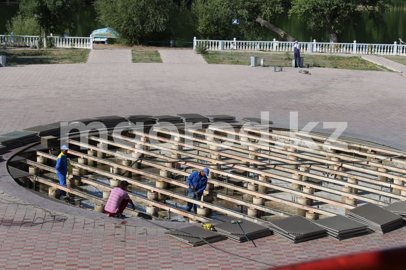 18 млн тенге потратили на ремонт поющего фонтана в Уральске. Он будет включать песни Димаша