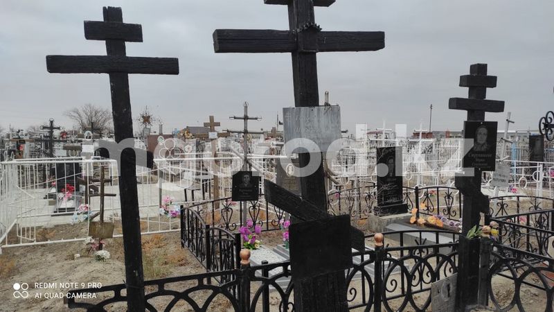Мужчина воровал ограждения и надгробия с могил в Атырау