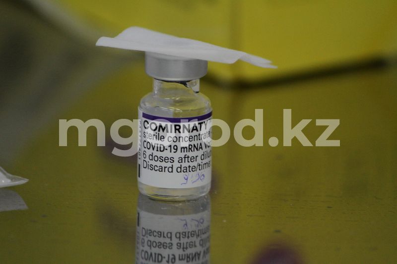 Депутаты призывают «в кратчайшие сроки» начать платную вакцинацию Pfizer в Казахстане