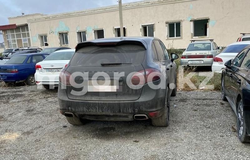 18 раз нарушил ПДД водитель Porsche Cayenne в Атырау