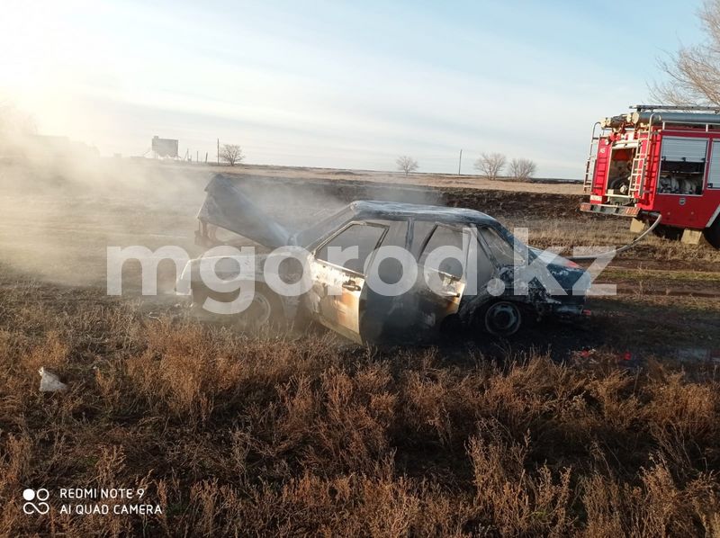 Автомобиль сгорел на дороге Самара - Шымкент в ЗКО