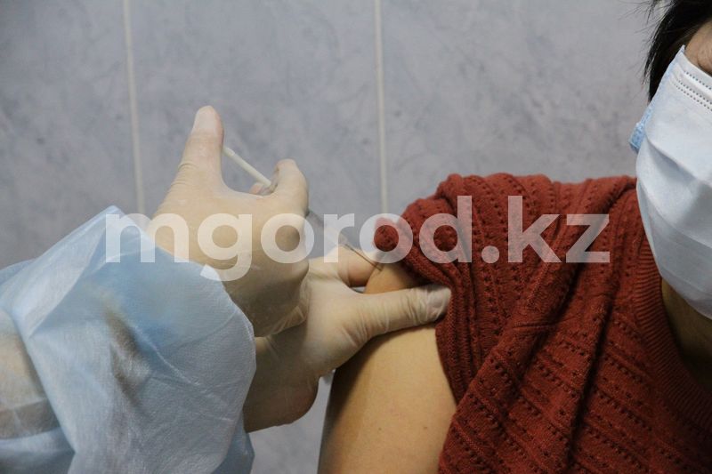 Жителям Атырау предлагают привиться вакциной «Pfizer» бесплатно
