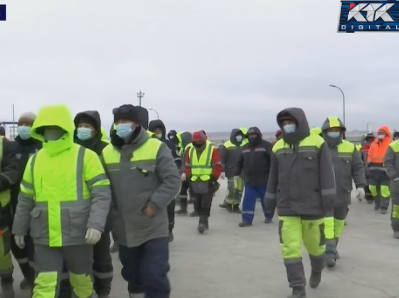 Рабочие цементного завода устроили забастовку в Мангистау