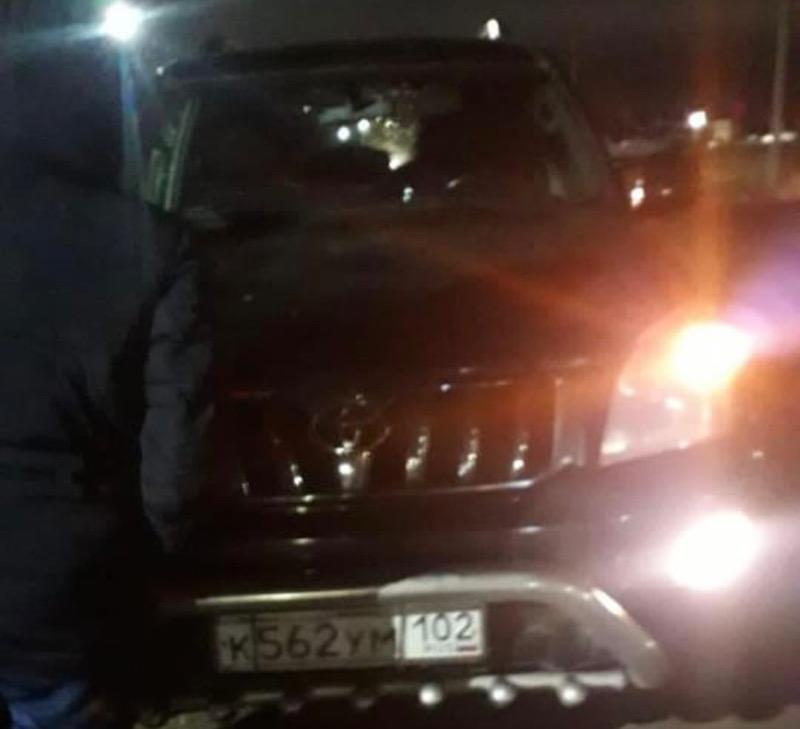 В Уральске водитель Toyota Prado сбил двух подростков