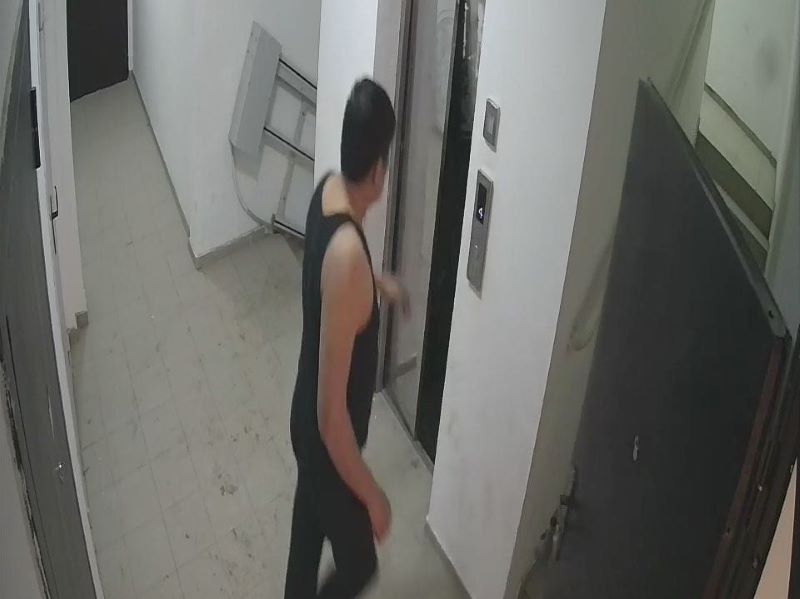 Житель Атырау выломал дверь лифта в доме, где живёт