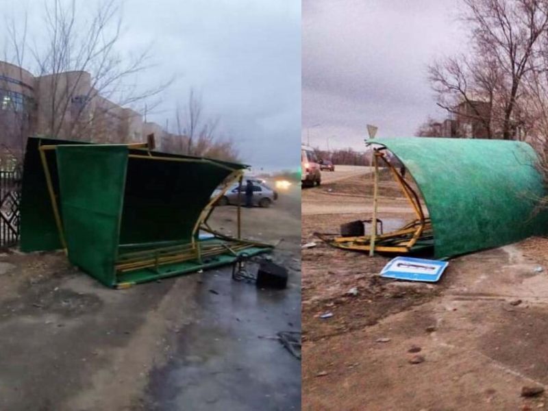 Водитель снесла остановку в Актобе