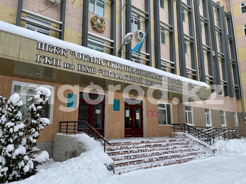 Сотрудницу роддома насмерть зажало лифтом в Уральске