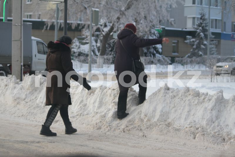 Коммунальщики ответили на критику по уборке снега в Уральске