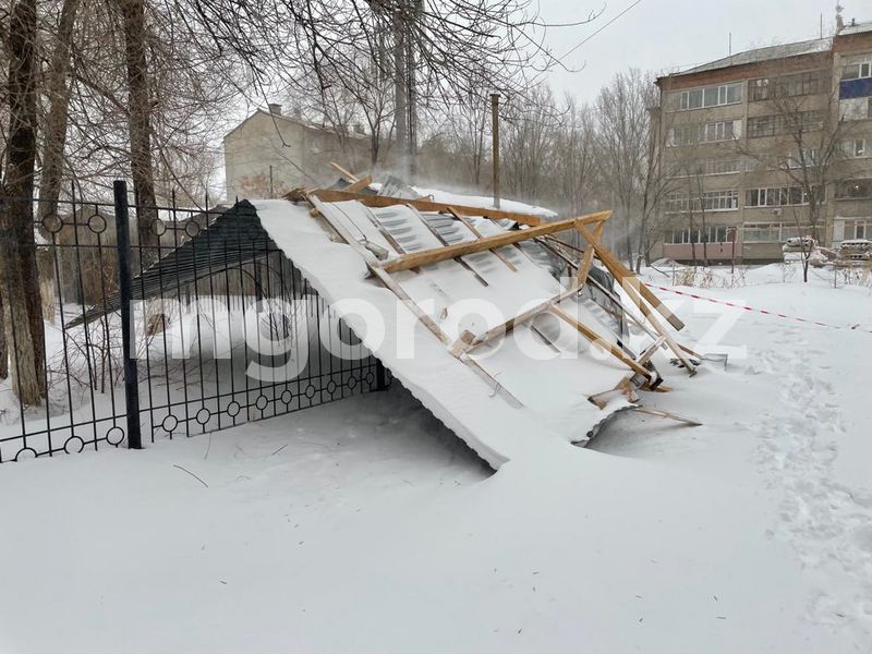 Дороги закрыты, кровли сорваны: в ЗКО разыгралась сильная метель