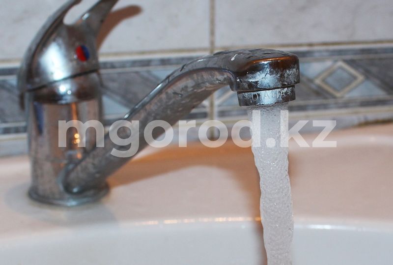 Жителей Атырау штрафуют за полив огородов питьевой водой