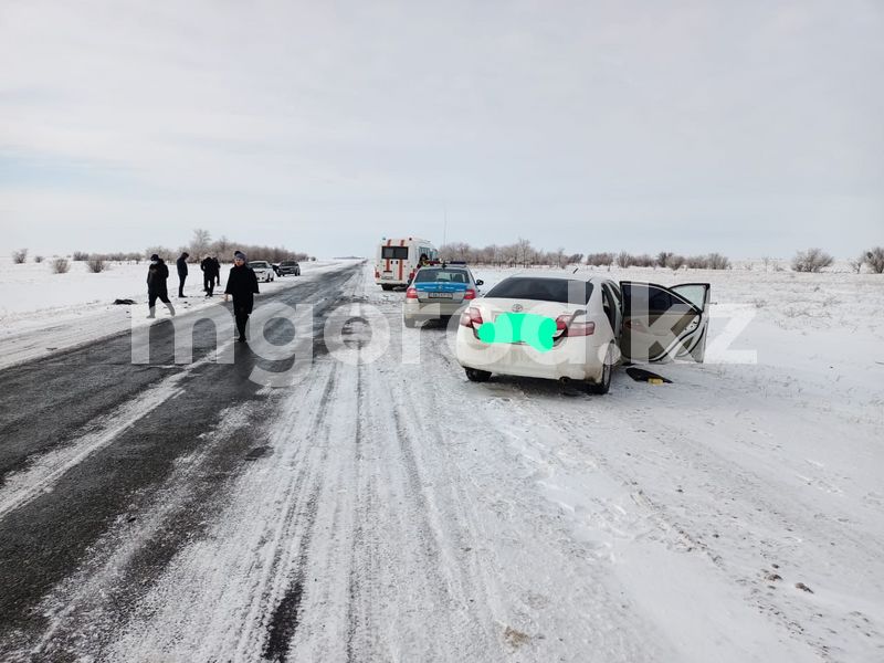 Стало известно состояние пострадавших в аварии на трассе в ЗКО
