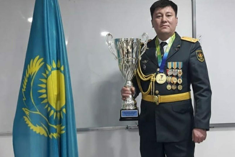 Тело погибшего в беспорядках в Алматы командира десантно-штурмовой бригады доставят в Уральск