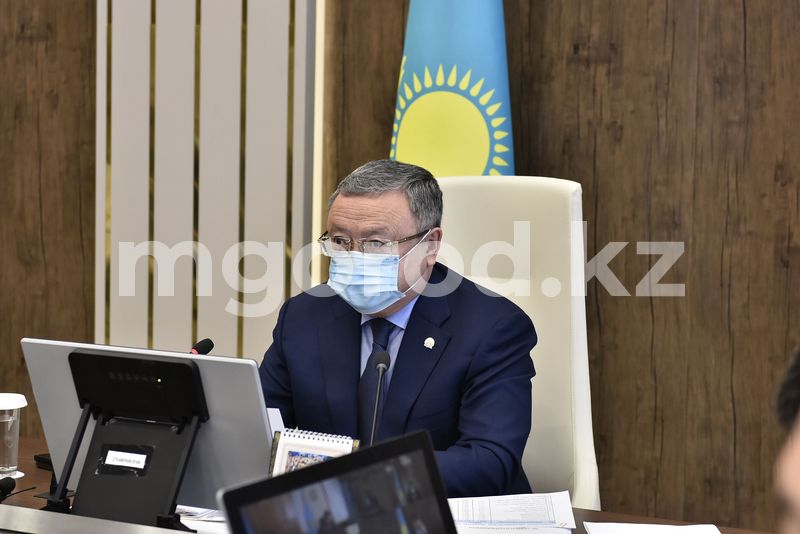 Почему аким Актюбинской области и его замы не вышли к митингующим?
