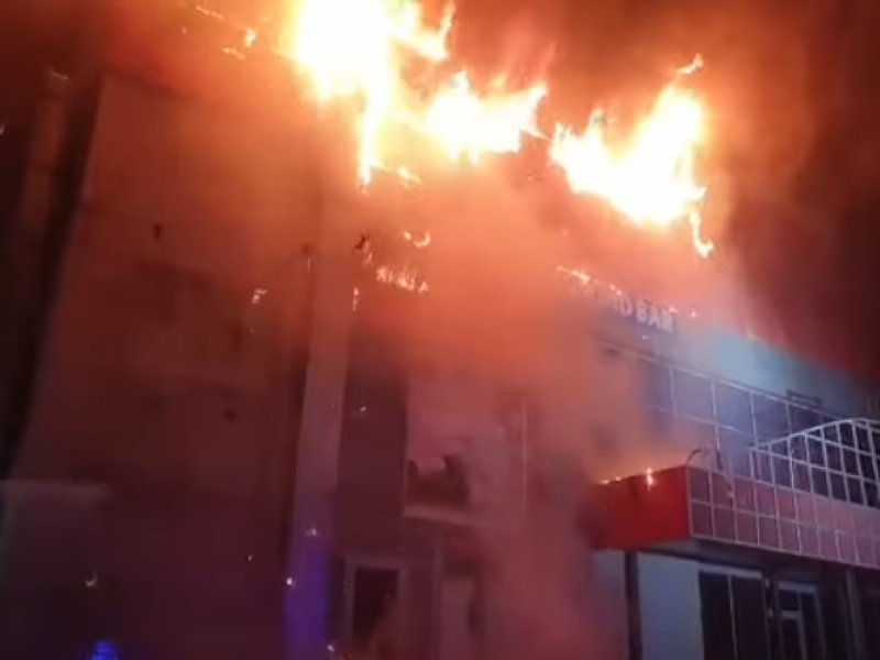 Пустующее здание горело в центре Алматы