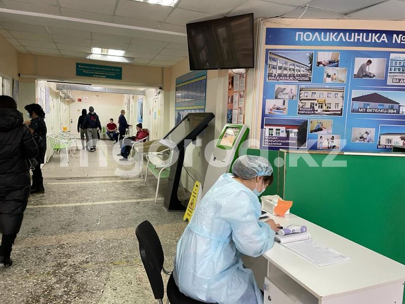 С симптомами COVID-19 и без страховки: могут ли уральцы обратиться в поликлинику?