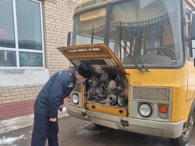 Завхоза и директора СШ №18 Актобе наказали за задымление школьного автобуса