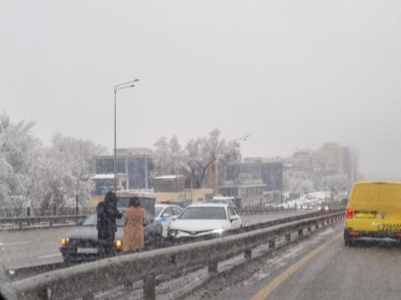 Более 25 ДТП за утро произошло в Алматы из-за гололёда