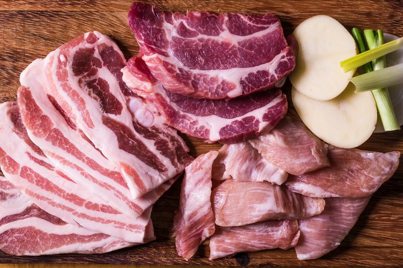 Как за 30 минут разморозить мясо с помощью риса